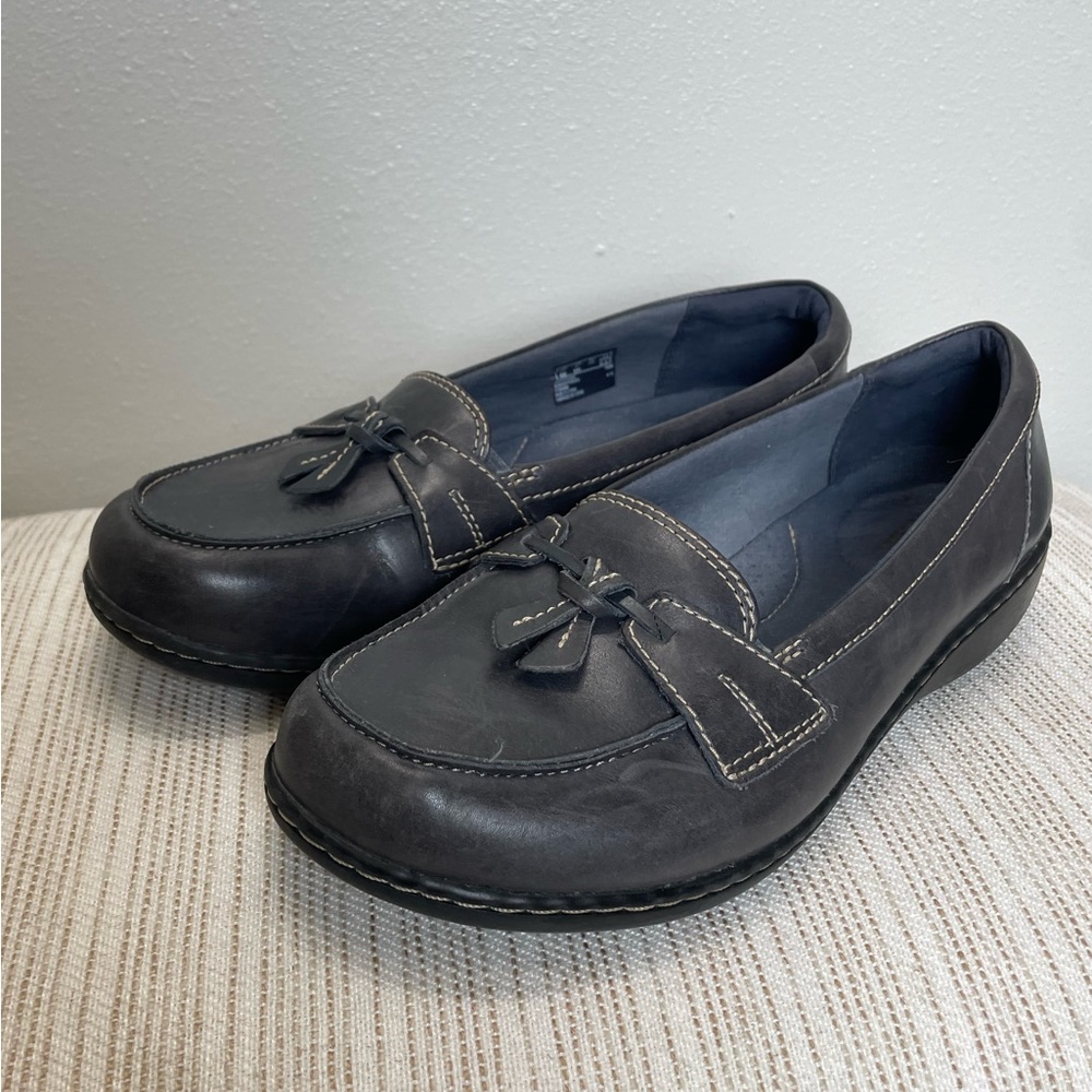 Clarks women’s loafers size 9 extra wide